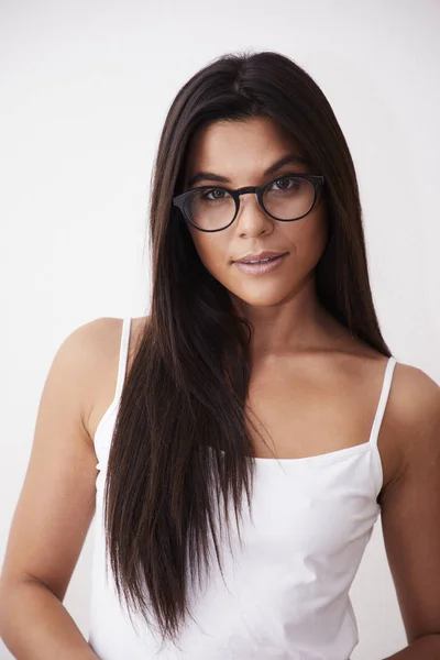 Selbstbewusste Schönheit Brille Porträt — Stockfoto