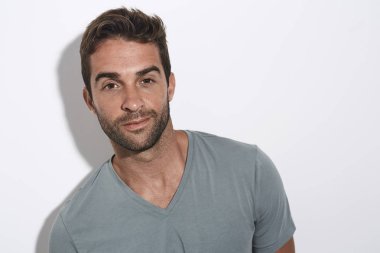 İyi görünümlü adam anız, portre