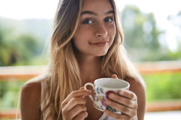 Beleza Sorridente Com Xícara Chá Retrato — Fotografia de Stock