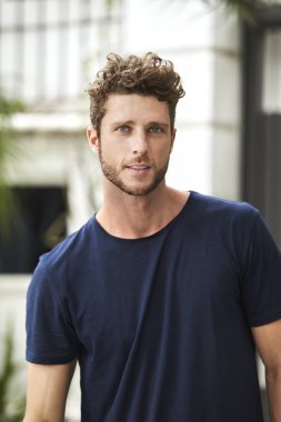 Yakışıklı dostum mavi t-shirt, portre