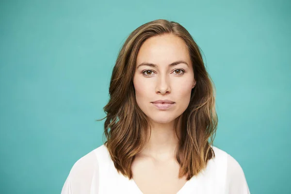 Portret Van Mooie Vrouw Witte Top — Stockfoto