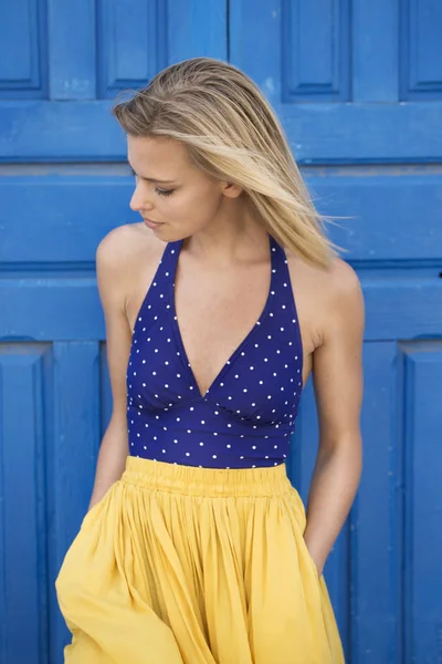 Blond Babe Blue Top Yellow Culottes Looking — Stock Photo, Image