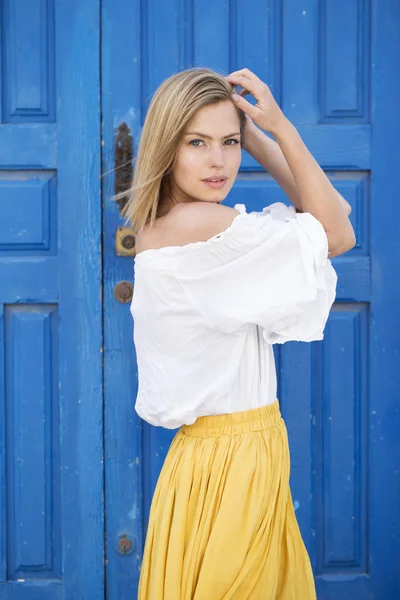 Posing Pretty Model White Yellow Portrait — Stock Photo, Image