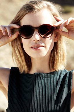 Tonları kameraya ayarlayan güzel model