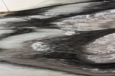 Koyu tonlarda zarif mermer doku. Yüksek çözünürlüklü fotoğraf.