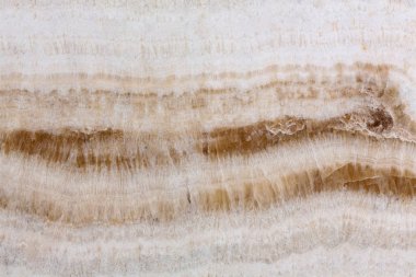 Orta kahverengi çizgi ile hafif Onyx dokusu.