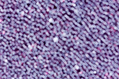 Soyut koyu, parlak mavi bokeh arka plan. Bulanık doku.