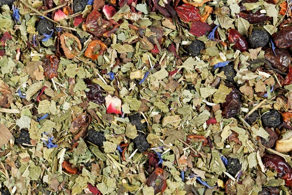 Textura de chá de ervas secas com hortelã, baga, flores silvestres e ervas . — Fotografia de Stock