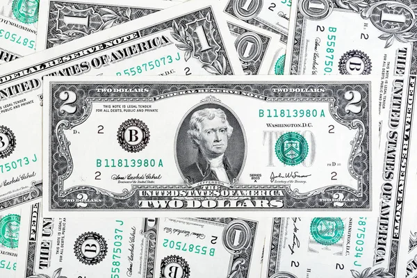 Een dollar en twee dollar Bill close-up. — Stockfoto