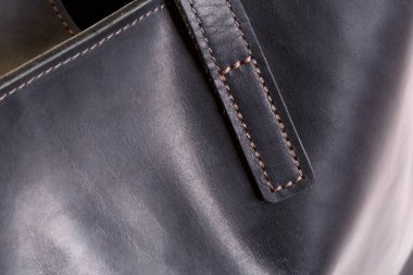 Açık kahverengi deri çanta closeup yüzeyine.