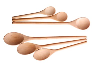 İki çeşit tahta kaşık beyaz üzerine izole edilmiş..
