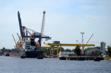 Liman makineleri Gdansk, Baltık Denizi, Polonya
