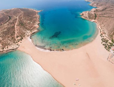 Rodos adasında hava kuşları göz görünümü drone fotoğraf Prasonisi, Oniki, Yunanistan. Güzel lagün, kum plaj ve berrak mavi su ile Panorama. Güney Avrupa'nın ünlü turistik beldesi