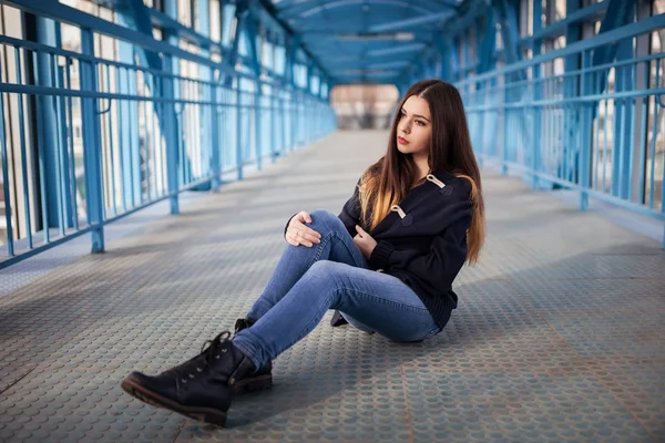 Outdoor Mode Lifestyle Porträt Eines Hübschen Jungen Mädchens Das Hipster — Stockfoto