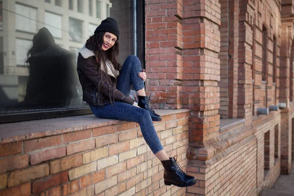 Outdoor Lifestyle Portrait Pretty Young Girl Wearing Hipster Swag Grunge — Stockfoto