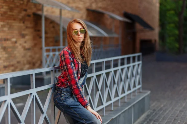 Outdoor Lifestyle Porträt Eines Hübschen Jungen Mädchens Das Hipster Swag — Stockfoto