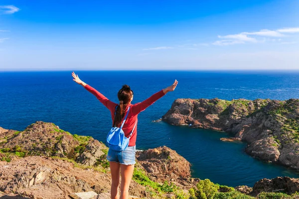 Tourist Woman Backpack Cap Creus Natural Park Eastern Point Spain — Stock Photo, Image