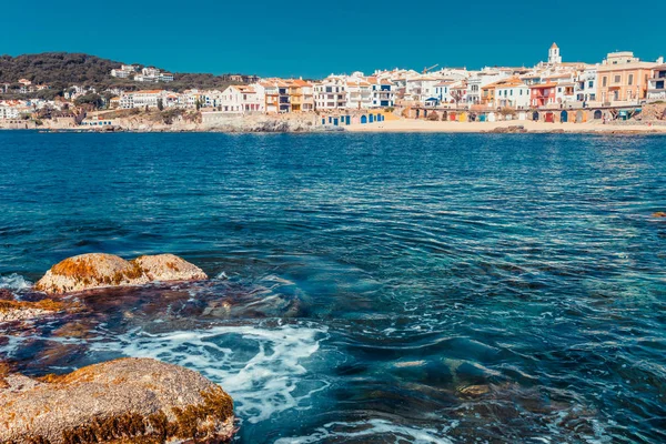 바르셀로나 칼레라 팔라프루겔 카탈로니아 스페인과 해변과 베이에서 물이있는 아름다운 코스타 — 스톡 사진