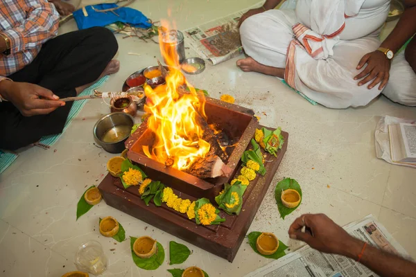 Havan Ritual Arraigado Religión Védica Que Las Ofrendas Alimentos Etc —  Fotos de Stock