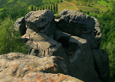 Dağlardaki kayalıklarda Wiev 'in olduğu bir arka plan. Çek Cumhuriyeti 'nde Drabske svetnicky adında harika bir turistik gezi yeri..