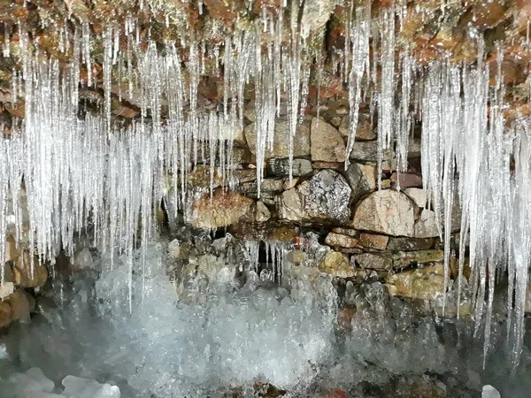 Ciclos Caverna Com Muitas Rochas — Fotografia de Stock