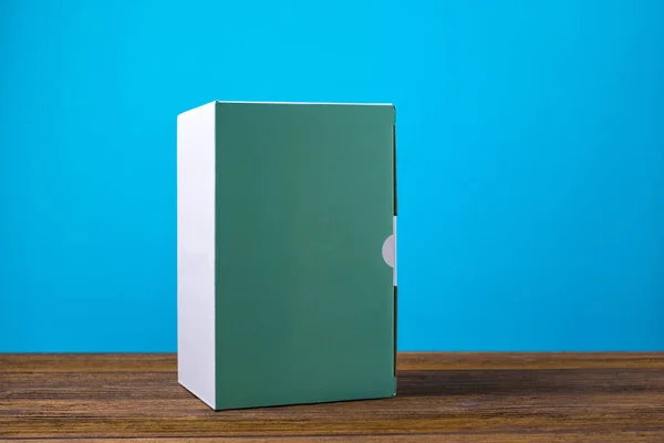Opróżnić Dwóch Pakiet Biały Karton Mock Długich Przedmiotów Jasny Drewniany — Zdjęcie stockowe