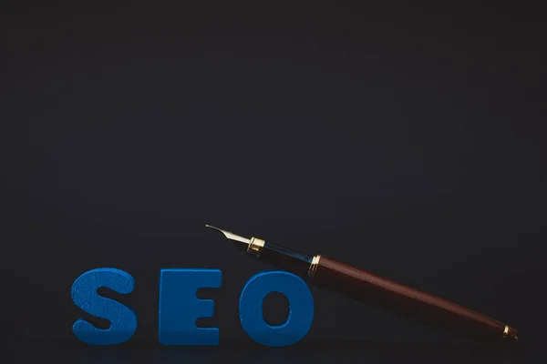 Seo Text Alphabet Für Suchmaschinenoptimierungskonzept Und Stift Business Seo — Stockfoto