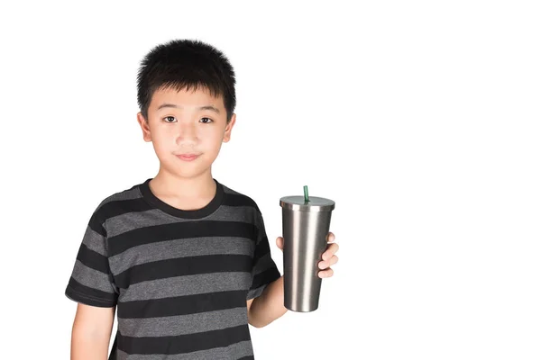 Aziatische Jongen Jongen Holding Rvs Tuimelaar Cup Met Stro Geïsoleerd — Stockfoto