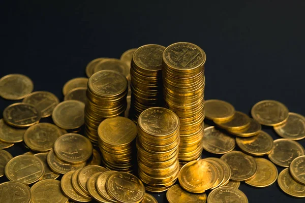 Ersparnisse Wachsende Münzsäulen Stapel Von Münzen Die Als Grafik Darkroom — Stockfoto
