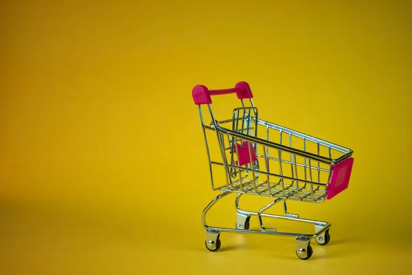 Carro Compra Carro Del Supermercado Sobre Fondo Amarillo Idea Del — Foto de Stock