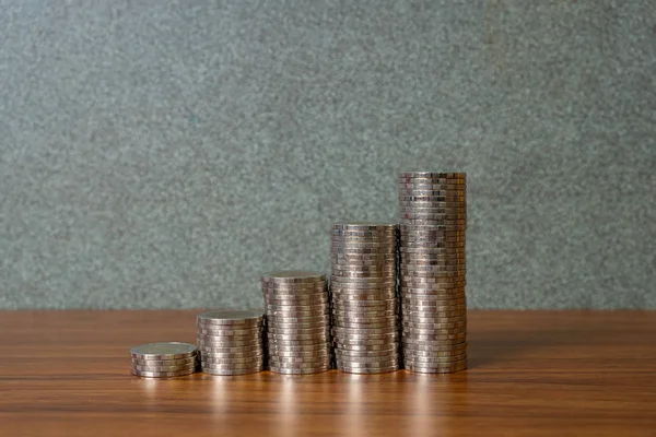 Ahorros Columnas Crecientes Monedas Oro Pilas Monedas Oro Dispuestas Como —  Fotos de Stock