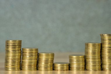 Sütunları altın sikke, sikke çalışma tablosu, İşletme Bankacılığı ve mali kavram fikir yığınları.