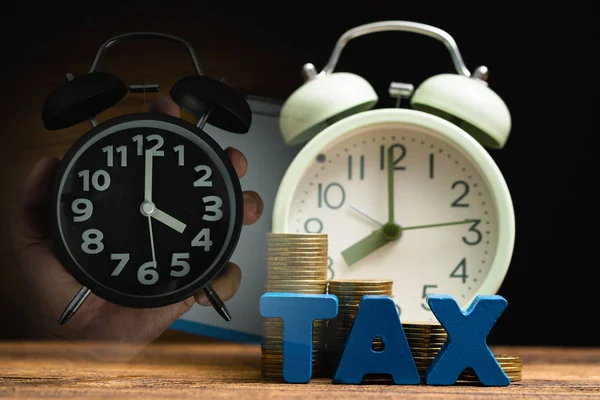 Hora Pagar Concepto Impuestos Alfabeto Tax Con Pila Moneda Reloj — Foto de Stock