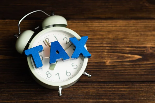 Hora Pagar Conceito Tax Alfabeto Tax Despertador Vintage Mesa Trabalho — Fotografia de Stock