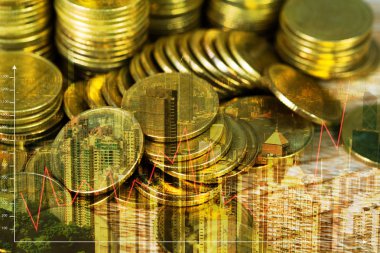 Çift pozlama ile şehir ve arka plan, iş ve finansal kavram fikir ofis binası üzerinde mali çizge madeni para yığını.
