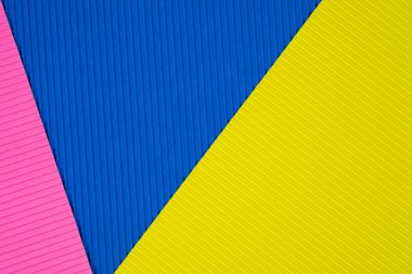 Oluklu kağıt dokusu, kullanım arka plan için çok renkli. kopya alanı için canlı renkli metin veya nesne eklemek.