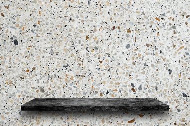 Terrazzo duvar arka plan, ürün görüntüleme, siyah mermer taş raflarda boş üst rafta ürün koyabilirsiniz.