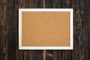 Boş mantar masa ahşap masa ahşap çerçeve ile en iyi görünüm için kopya alanı ile eklemek metin ve mesaj.