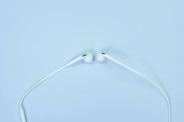 White Earphones Ear Buds Small Talk Sweet Blue Colour Pastel — Stock Photo, Image