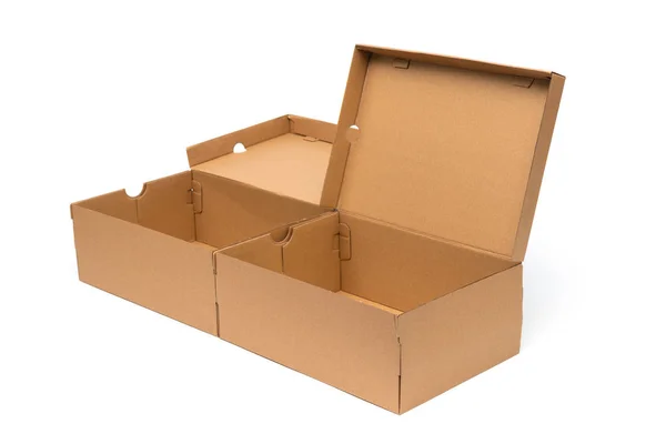 棕色纸板鞋盒与盖子为鞋或运动鞋产品包装模型 查出在白色背景与剪裁路径 — 图库照片