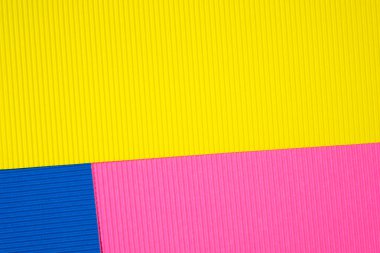 Oluklu kağıt dokusu, kullanım arka plan için çok renkli. kopya alanı için canlı renkli metin veya nesne eklemek.