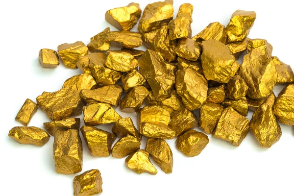 Altın nuggets veya altın cevheri beyaz arka plan, değerli taş ya da şişlik, altın taş, mali ve iş kavramı fikri üzerine izole yığını.