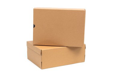 Kahverengi karton ayakkabı kutusu için kırpma yolu ile beyaz arka plan üzerinde izole ayakkabı ya da spor ayakkabı ürün ambalaj mockup, kapaklı.