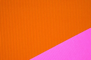 Pembe ve turuncu oluklu kağıt dokusu, arka plan için kullanın. kopya alanı için canlı renkli metin veya nesne eklemek.