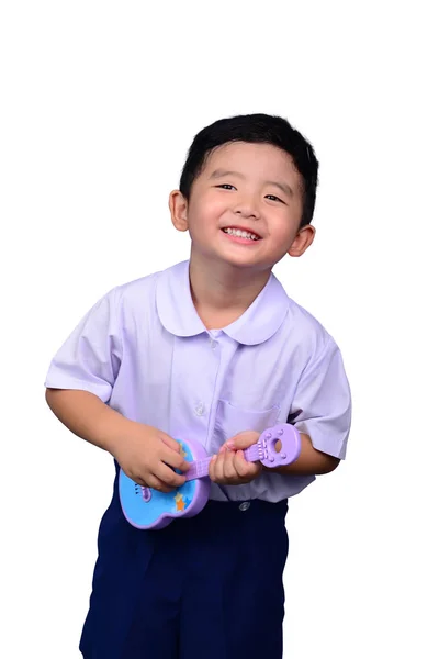 Asiatische Thailändische Kindergartenkind Schuluniform Spielt Spielzeuggitarre Isoliert Auf Weißem Hintergrund — Stockfoto