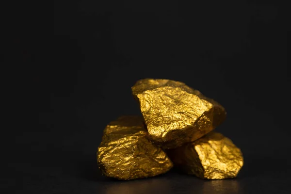 Mucchio Pepite Oro Minerale Oro Sfondo Nero Pietra Preziosa Grumo — Foto Stock