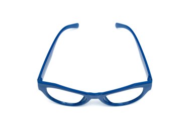 Beyaz arka plan üzerinde izole mavi gözlük moda stil.