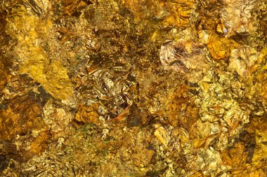 Parlak sarı altın yaprak veya artıklar altın folyo arka plan doku, arka of Buda resim yüzey.