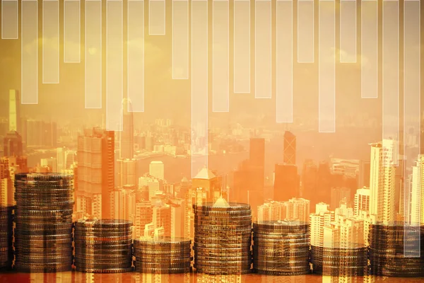 Doppelbelichtung Stapel Von Münzen Mit Finanzdiagramm Über Stadt Und Bürogebäude — Stockfoto