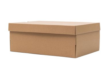 Kahverengi karton ayakkabı kutusu için kırpma yolu ile beyaz arka plan üzerinde izole ayakkabı ya da spor ayakkabı ürün ambalaj mockup, kapaklı.
